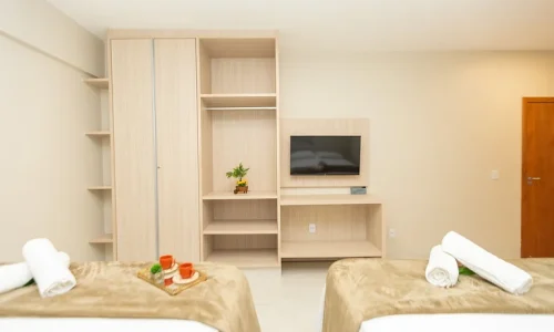 casa-luxuosa-recem-construida-com-piscina-e-hidro (4)