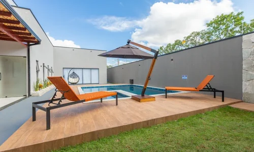 casa-luxuosa-recem-construida-com-piscina-e-hidro (6)