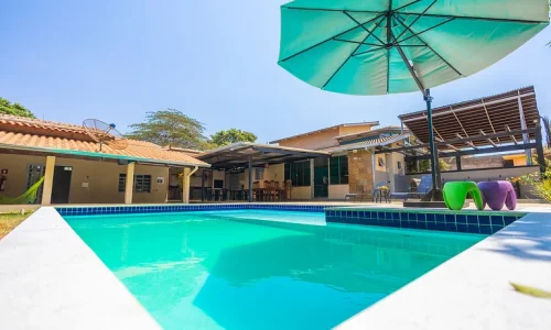 refugio-incrivel-area-verde-piscina-e-4-quartos (3)