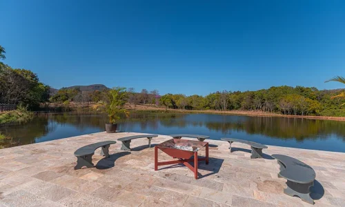 refugio-no-cerrado-com-lago-piscina-e-jacuzzi (3)